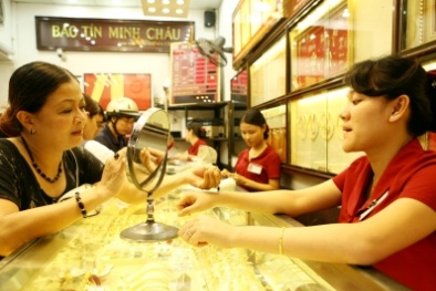 Giá vàng ngày 11/8/2014: Người tiêu dùng lại phải mua vàng giá đắt